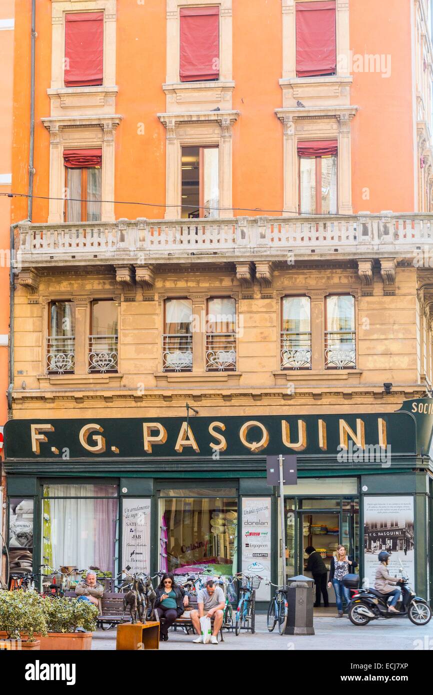 Italy, Emilia Romagna, Bologna, Via IV Novembre, store curtains and upholstery FG Pasquini Stock Photo