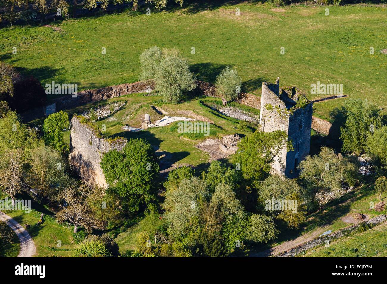 France, Loire Atlantique, Machecoul, Gilles de Rais castle (aerial view) Stock Photo