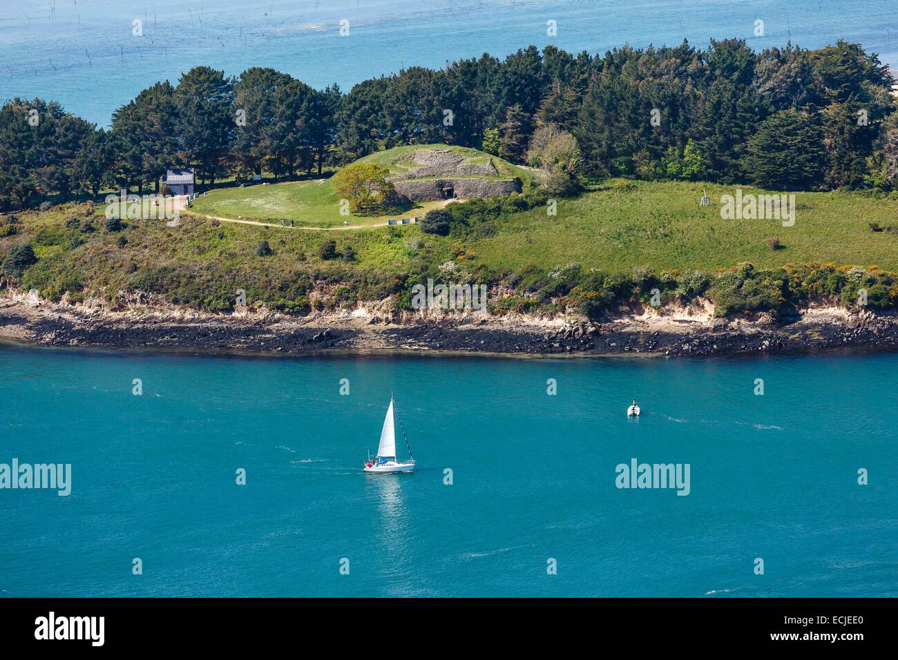 France, Morbihan, Golfe du Morbihan, Lamor Baden, cairn on Gavrinis island(aerial view) Stock Photo
