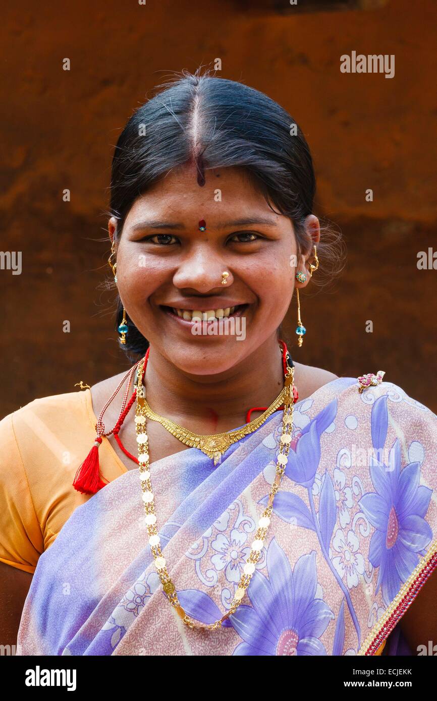 India, Chhattisgarh, Duganpal, adivasi Muria tribe woman portrait Stock ...