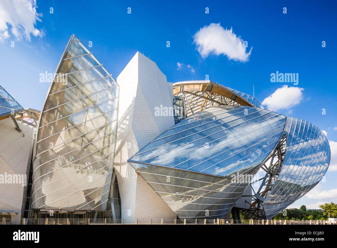 The Building of the Louis Vuitton Foundation Editorial Stock Image