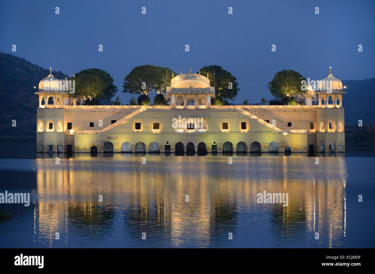 India, Rajasthan, Jaipur, Diwali festival, Jal Mahal Palace by night