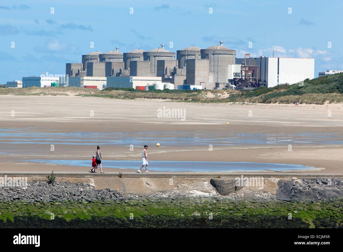 France, Nord, Gravelines, family strolling along the pier Petit Fort Philippe and 6 reactors at the Gravelines nuclear power plant Stock Photo