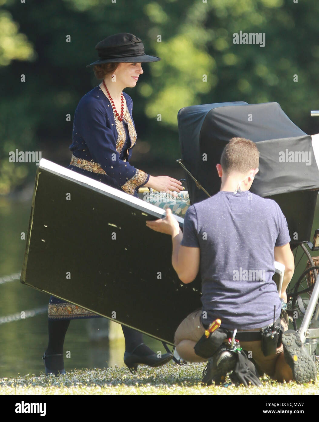 Amanda Abbington and Lauren Crace film a scene for Mr Selfridge in a London park  Featuring: Amanda Abbington Where: London, United Kingdom When: 13 Jun 2014 Stock Photo