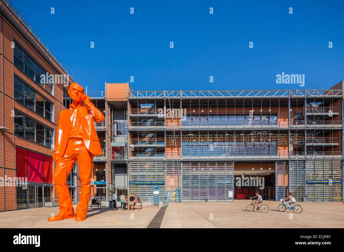 France, Rhone, Lyon, la Cite Internationale, between the Rhone and Parc de la Tete d'Or, business and residential area by the architect Renzo Piano, statues Les Habitants by Xavier Veilhan Stock Photo