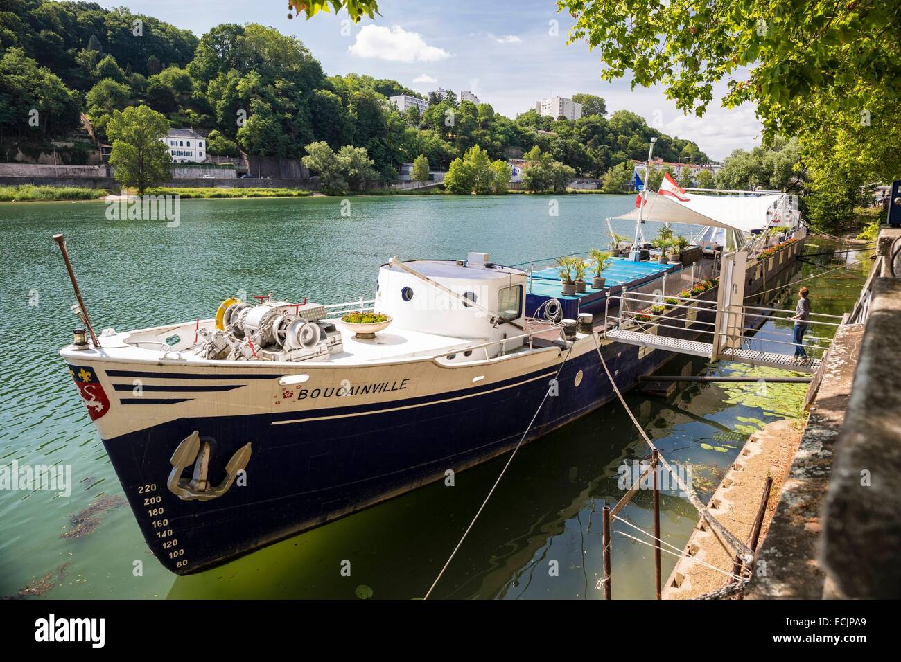 France, Rhône, Lyon, district of Vaise, arge house quay of the Commerce with a view of Cuire Stock Photo