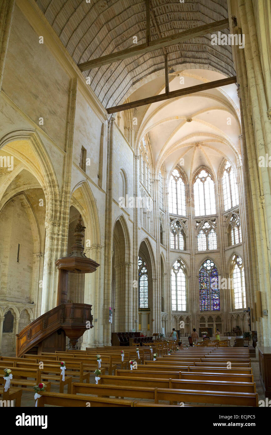 France, Essonne, Saint Sulpice de Favieres, Saint sulpice church, vaults warheads apse and the wooden cradle of the nave Stock Photo