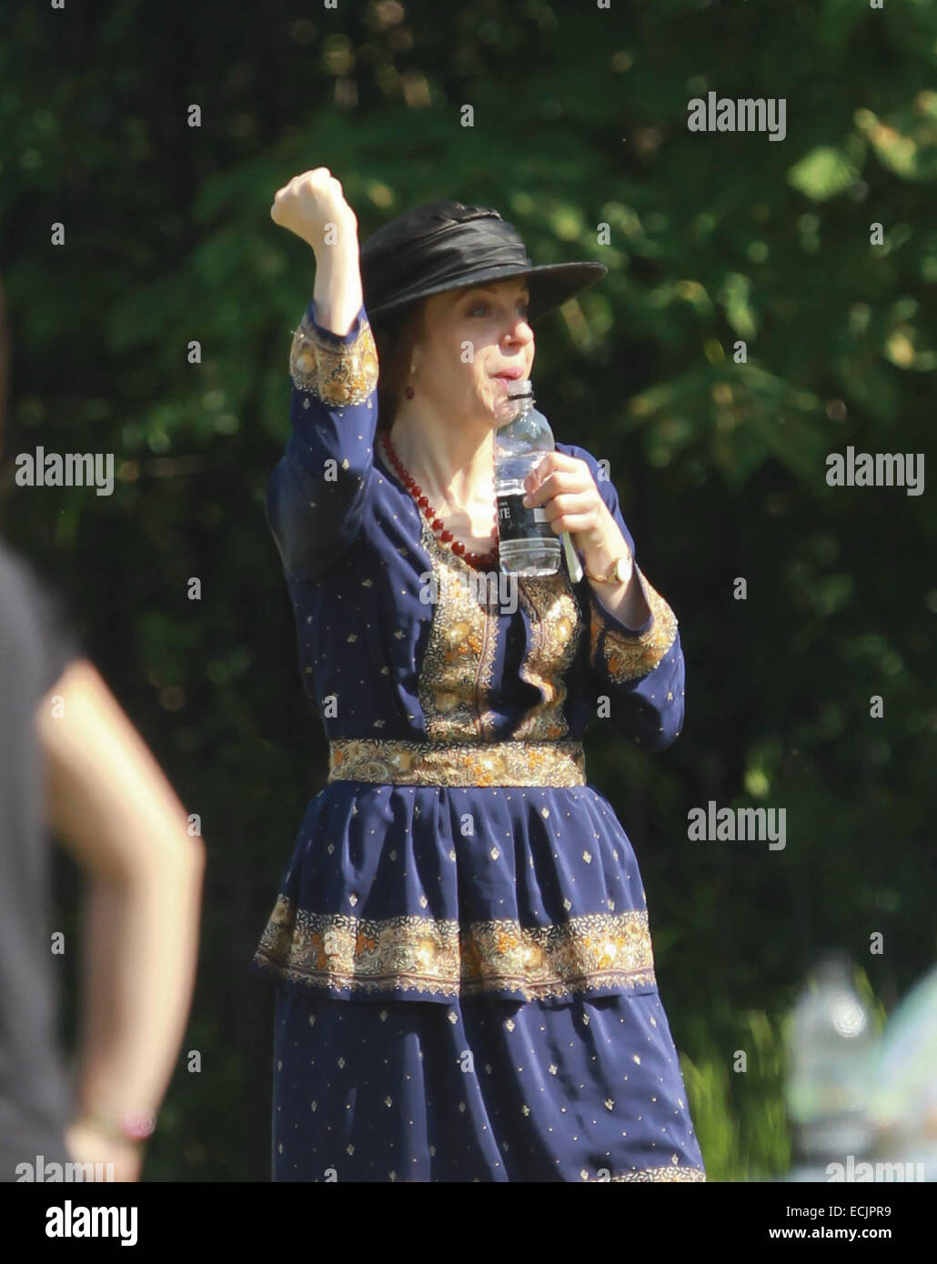 Amanda Abbington and Lauren Crace film a scene for Mr Selfridge in a London park  Featuring: Amanda Abbington Where: London, United Kingdom When: 13 Jun 2014 Stock Photo