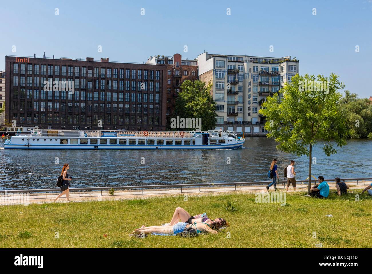 Germany Berlin East Berlin Friedrichshain Garden In Front Of