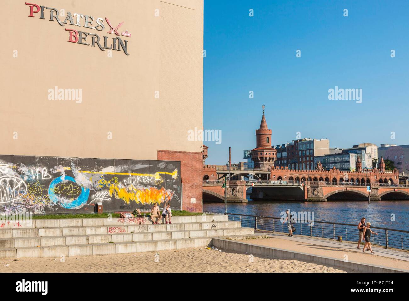 Germany, Berlin, East Berlin, Friedrichshain, restaurant cafe Pirates along the Spree Stock Photo