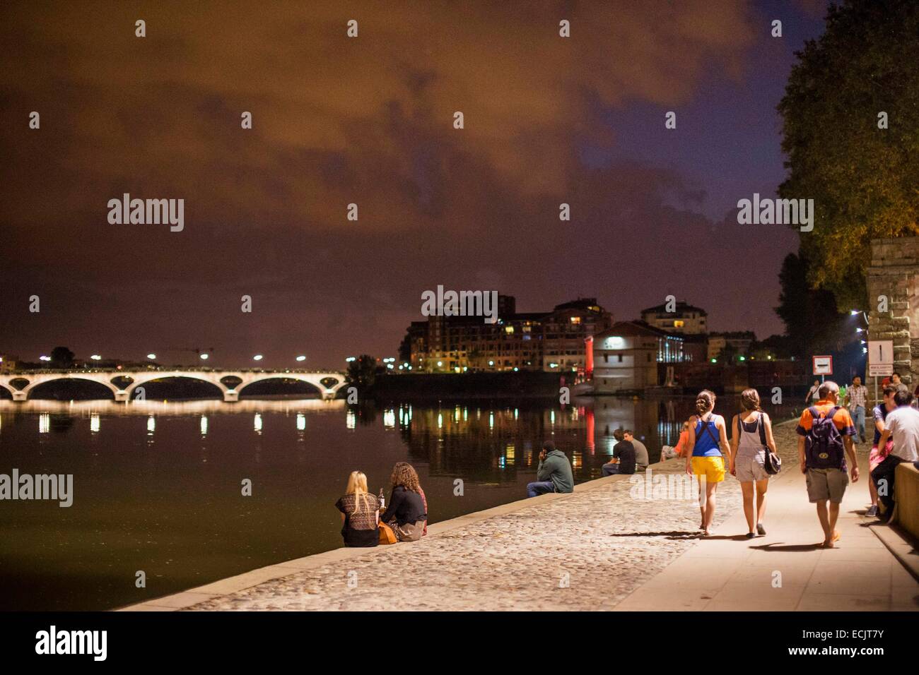 France, Haute Garonne, Toulouse, Henri Martin Promenade, Catalans Bridge, by night Stock Photo
