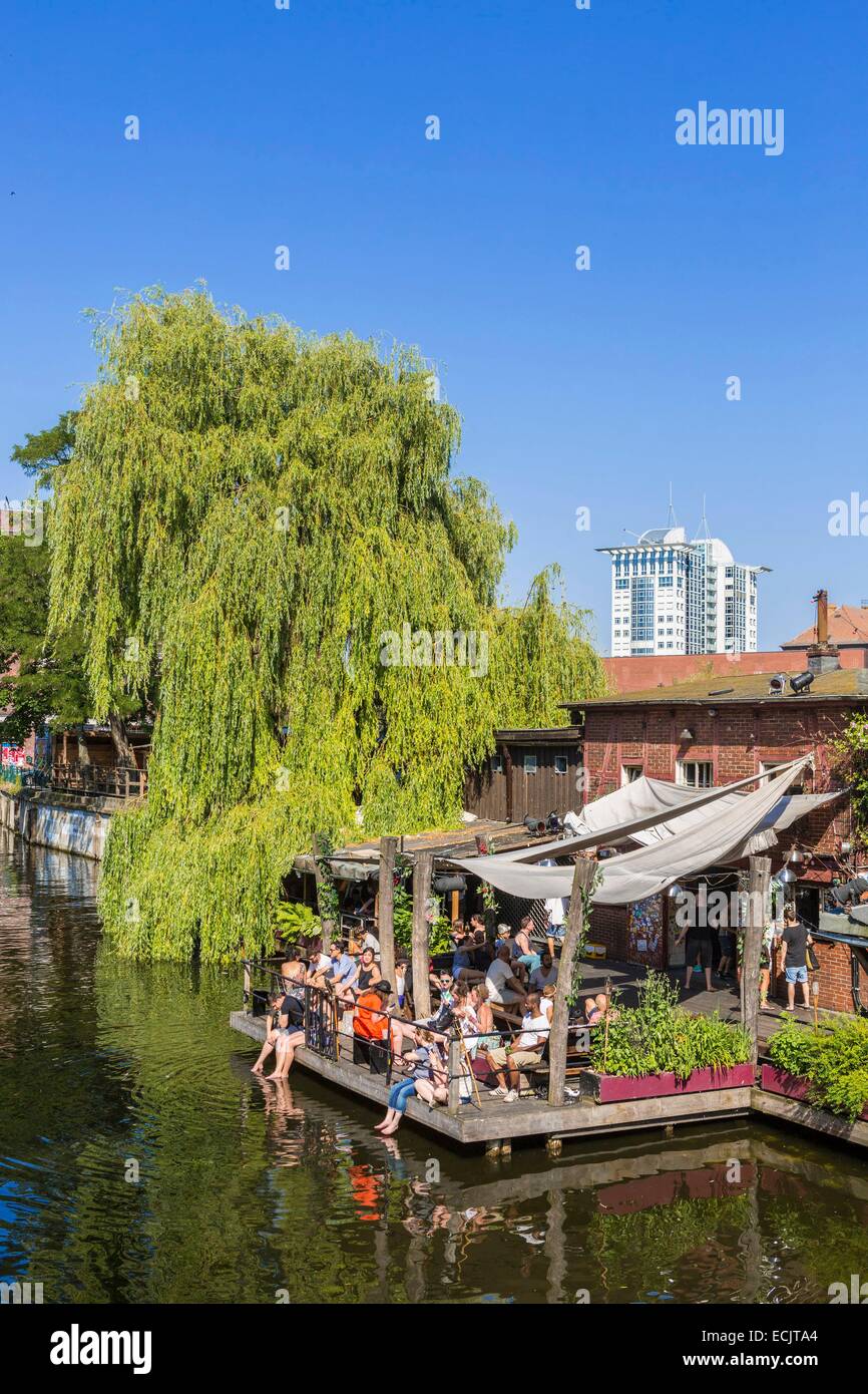 Germany, Berlin, East Berlin district of Kreuzberg, coffee night club Club der Visionäre the