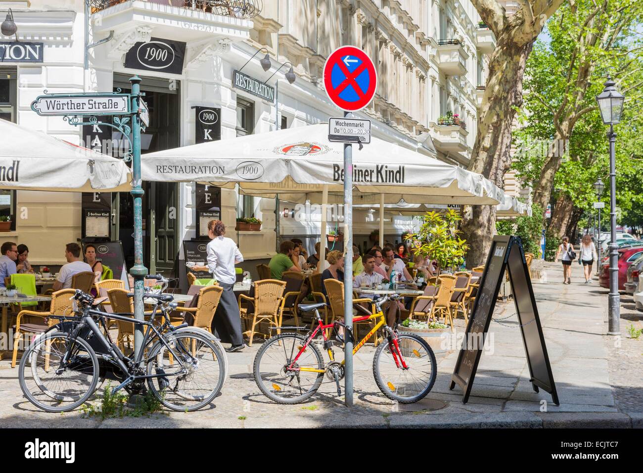Germany, Berlin, East Berlin, Prenzlauner Berg district, cafe on Weinbergsweg Strasse Stock Photo