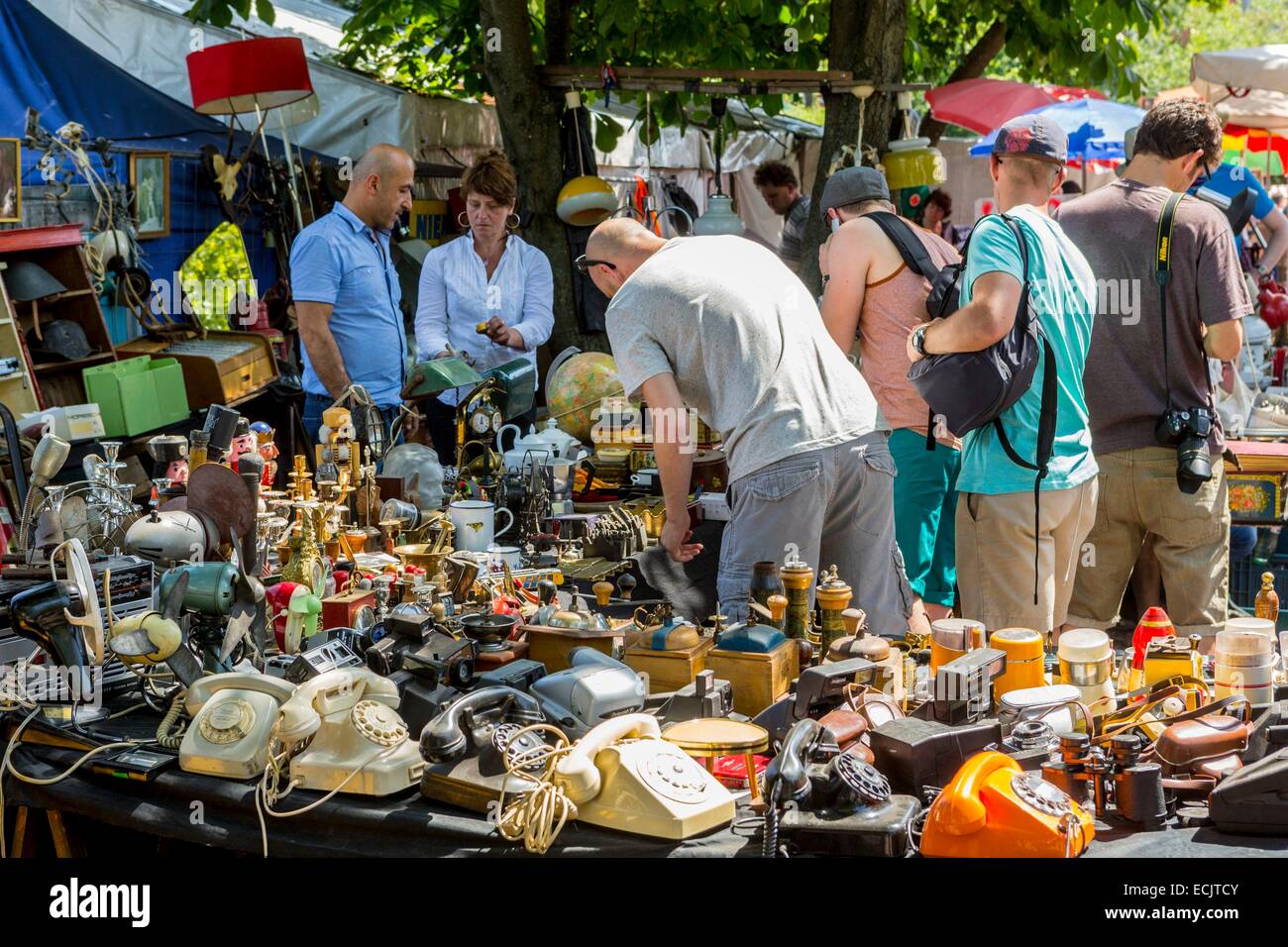 Germany, Berlin, East Berlin, Prenzlauner Berg district, the Mauerpark, the Sunday Flea Market