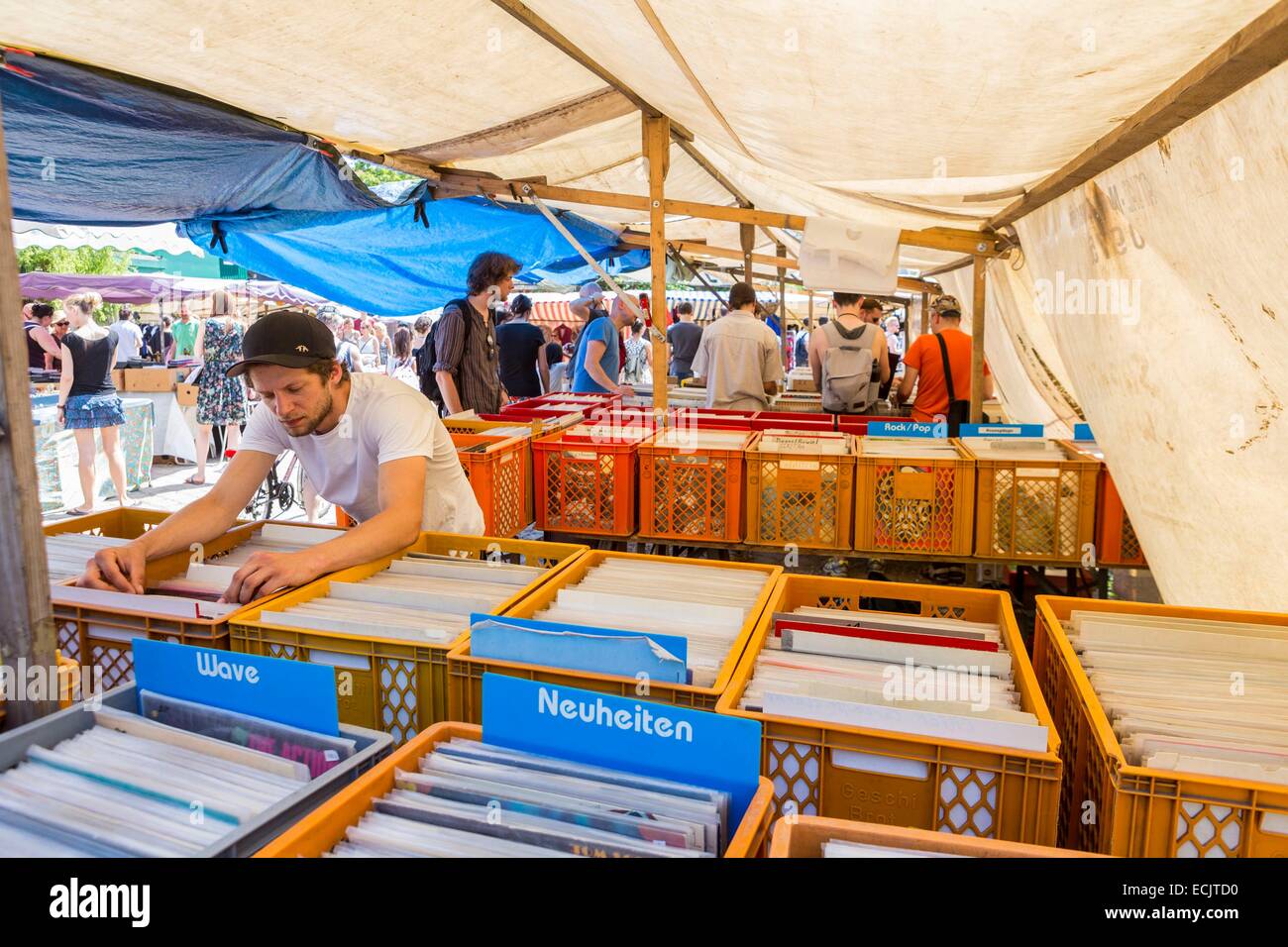 Germany, Berlin, East Berlin, Prenzlauner Berg district, the Mauerpark, the Sunday Flea Market
