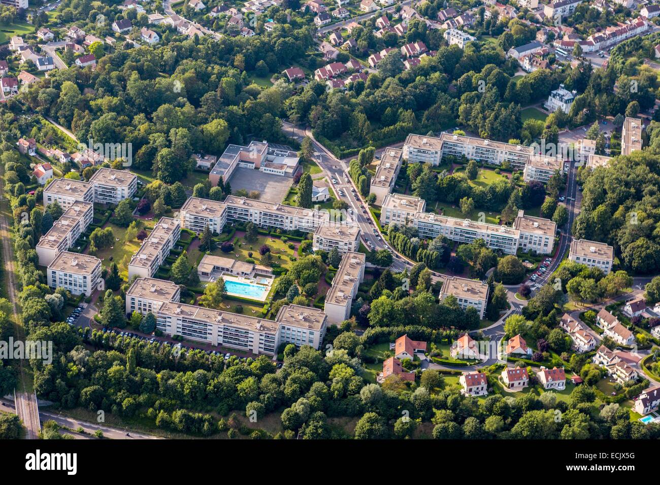 France, Hauts-de-Seine, housing complex (aerial view) Stock Photo