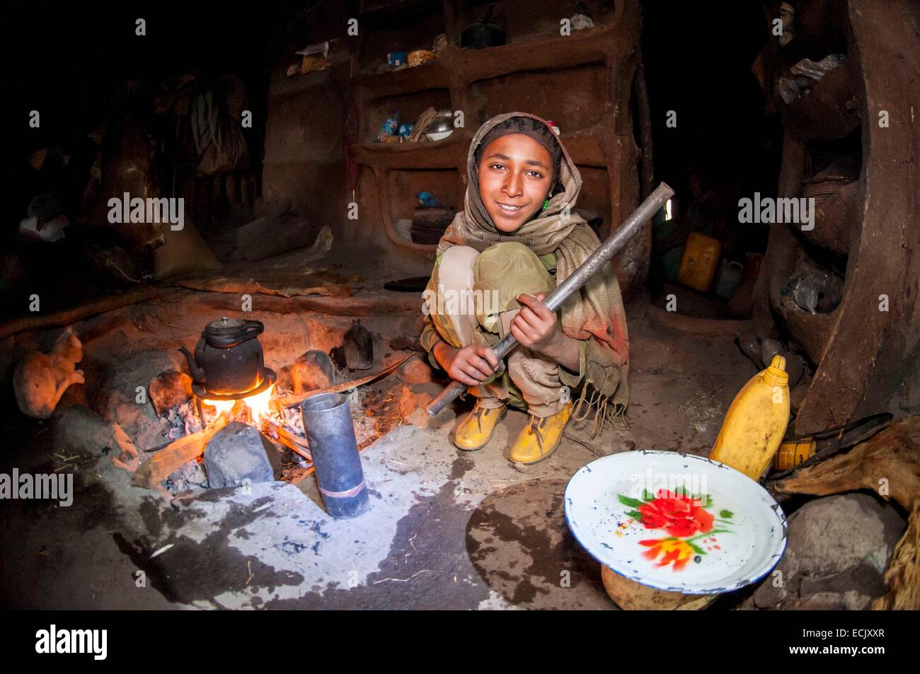 Ethiopia, National Park of Simien, listed as World Heritage by UNESCO, Zen Zen young girl making local coffee in her typical house in Geek pastoral village Stock Photo