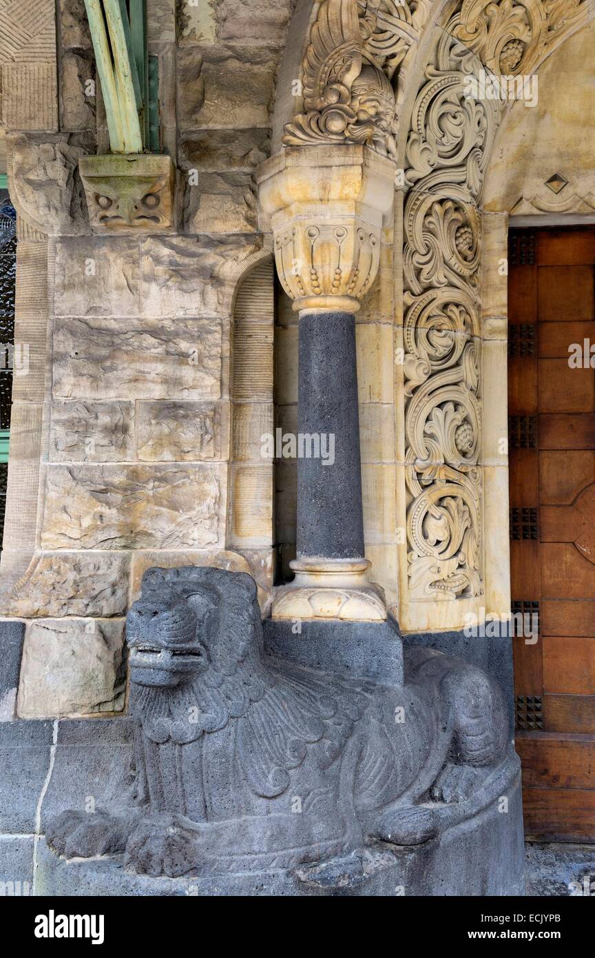 France, Moselle, Metz, Imperial district, railway station, built between 1905 and 1908 by the Berliner architect Jurgen Kruger, friezes with Celtic motifs and Basalt lion Stock Photo