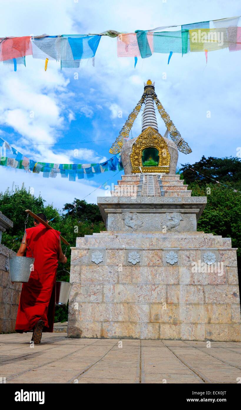 Lama monk hi-res stock photography and images - Alamy