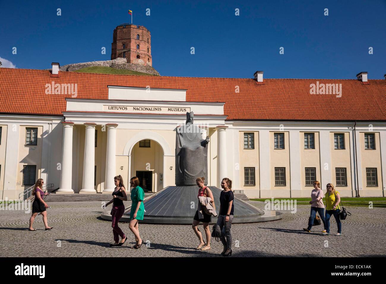 Lithuania (Baltic States), Vilnius, the New Arsenal, historical and ethnographic exhibition in the National Museum, Mindaugas statue, the first King of Lithuania in the 13th century, view of the Gediminas' Tower of the Upper Castle Stock Photo