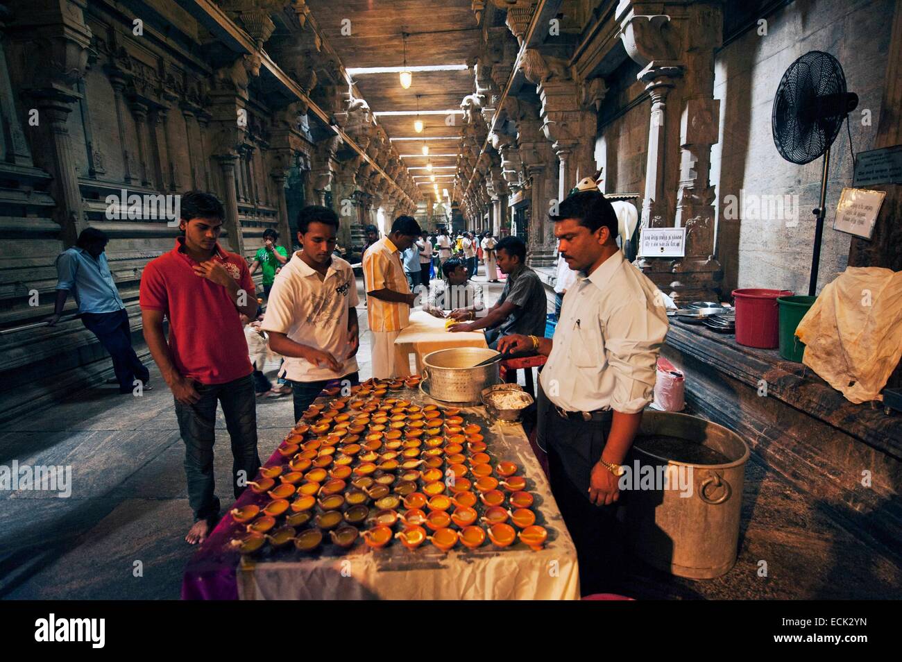 Sri Lanka, Colombo, man selling candles during the Thai Pongal harvest