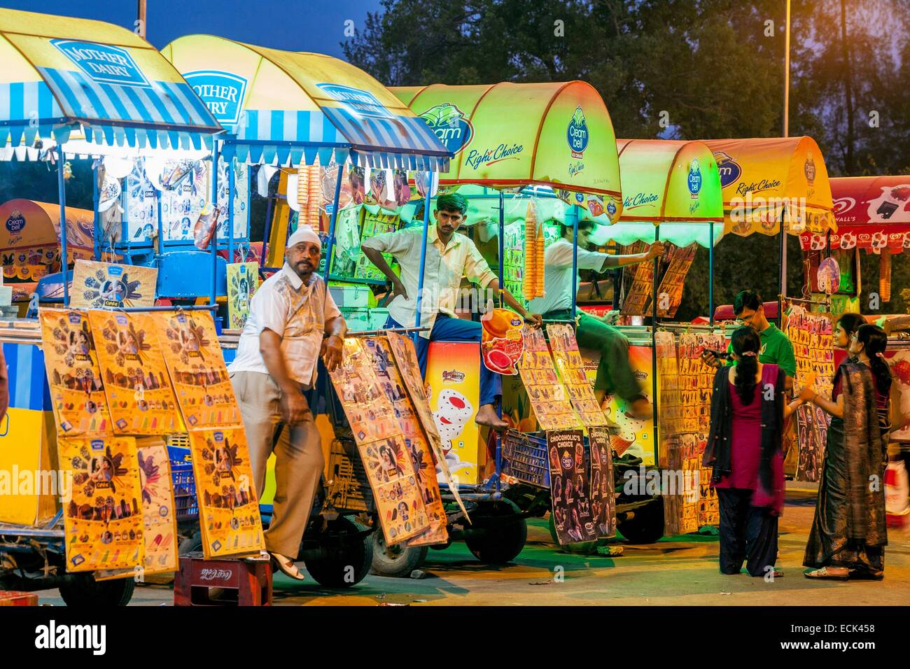 India, New Delhi, Rajpath boulevard, India Gate, ice cream Stock Photo