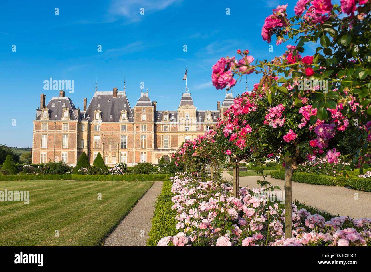 France, Seine Maritime, Eu, the 16th century Renaissance castle houses the town hall and the museum Stock Photo