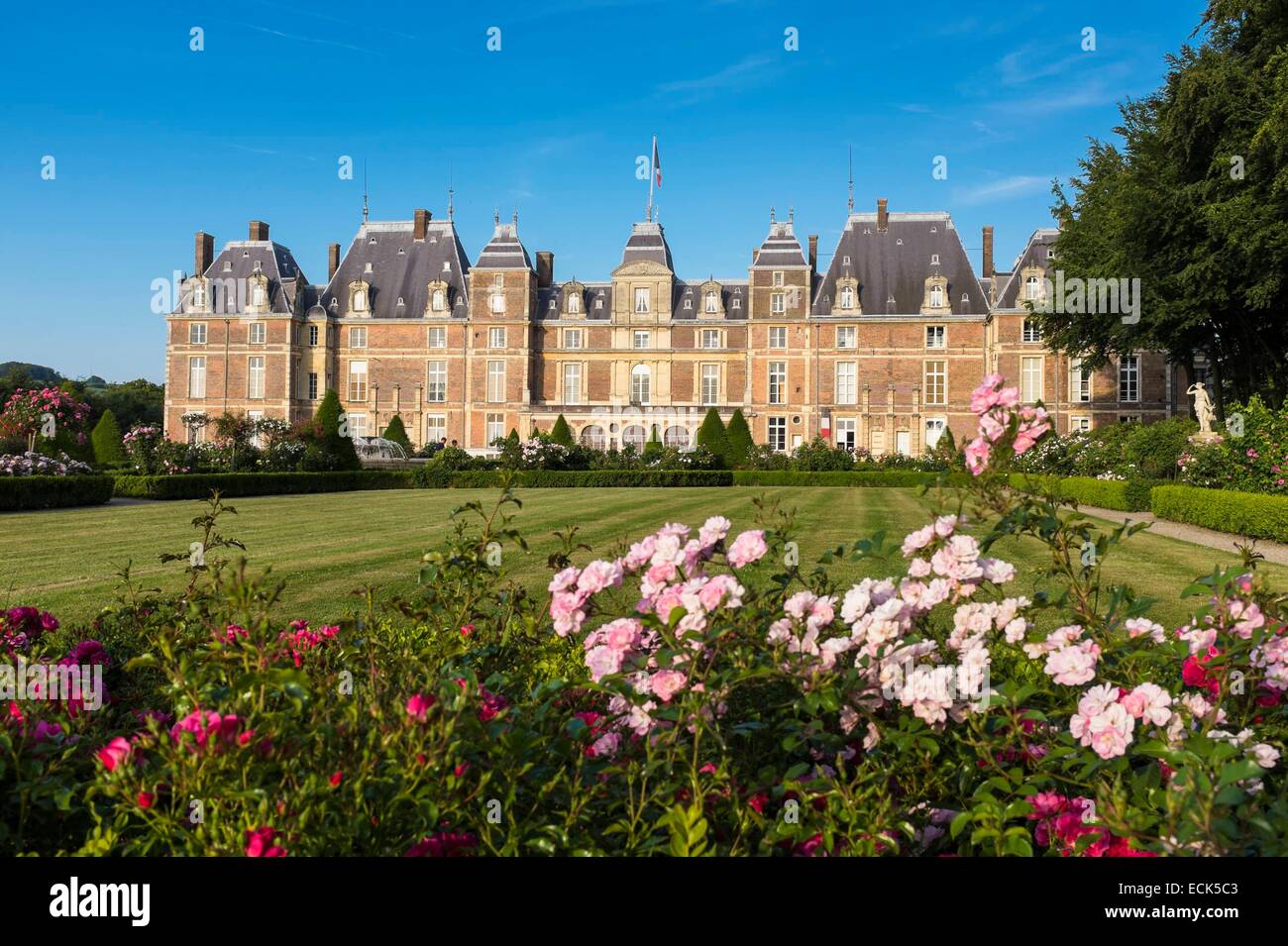 France, Seine Maritime, Eu, the 16th century Renaissance castle houses the town hall and the museum Stock Photo