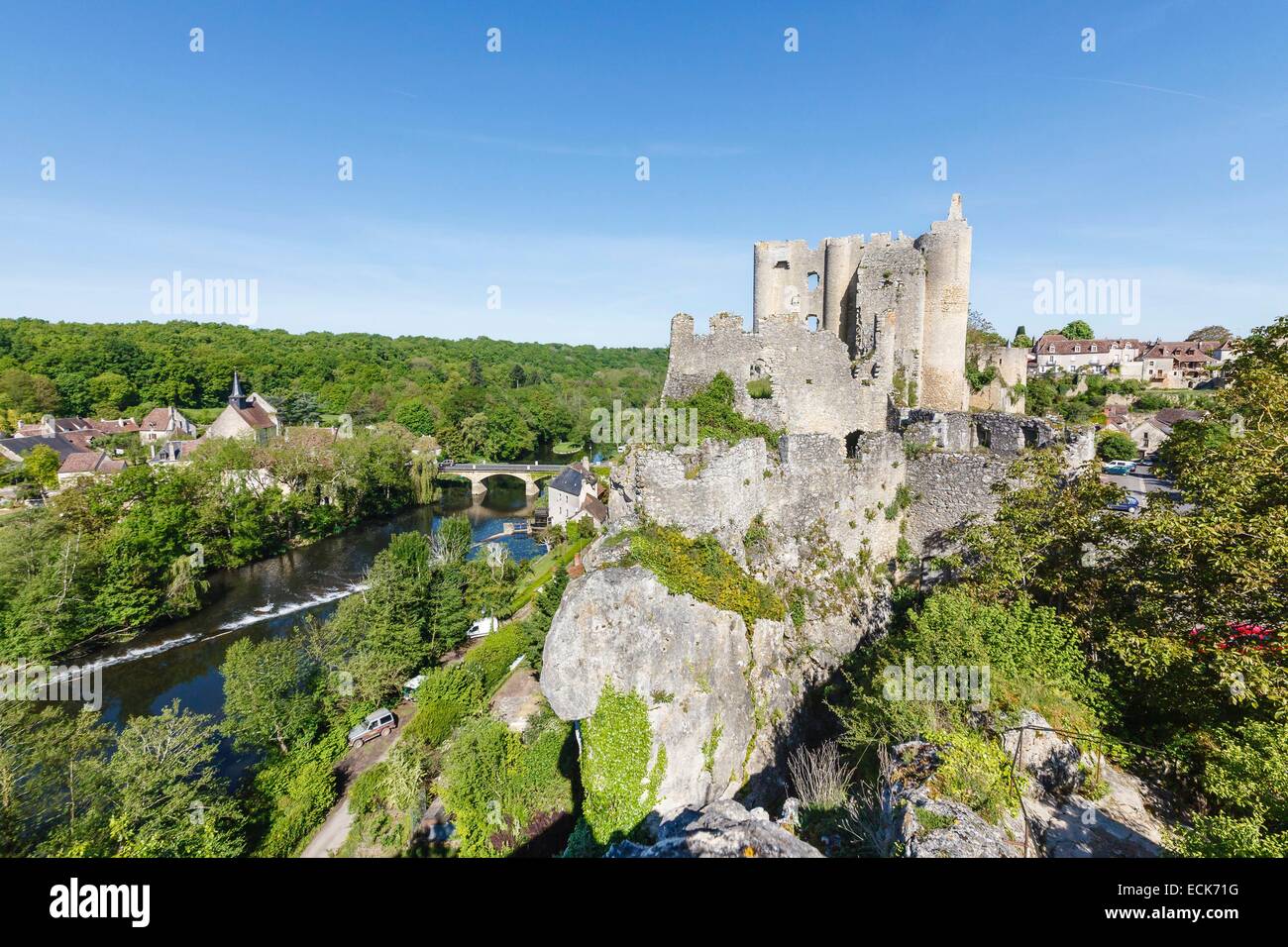 France, Vienne, Angles sur l'Anglin, labelled Les Plus Beaux Villages de France (The MoSaint Beautiful Villages of France), the castle near l'Anglin river Stock Photo
