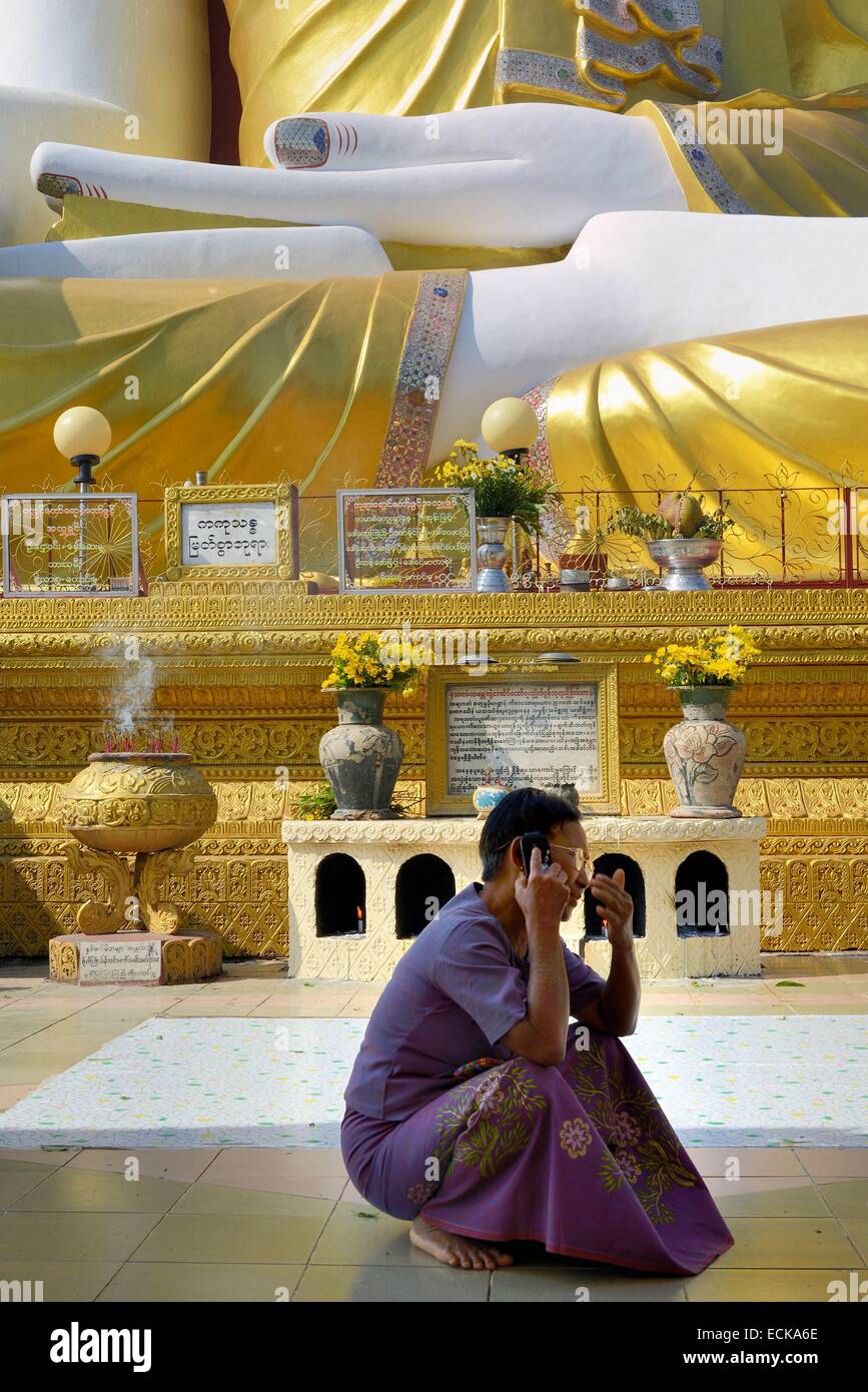 Myanmar (Burma), Bago (Pegu), Kyaikpun pagoda, Making a phone call at ...