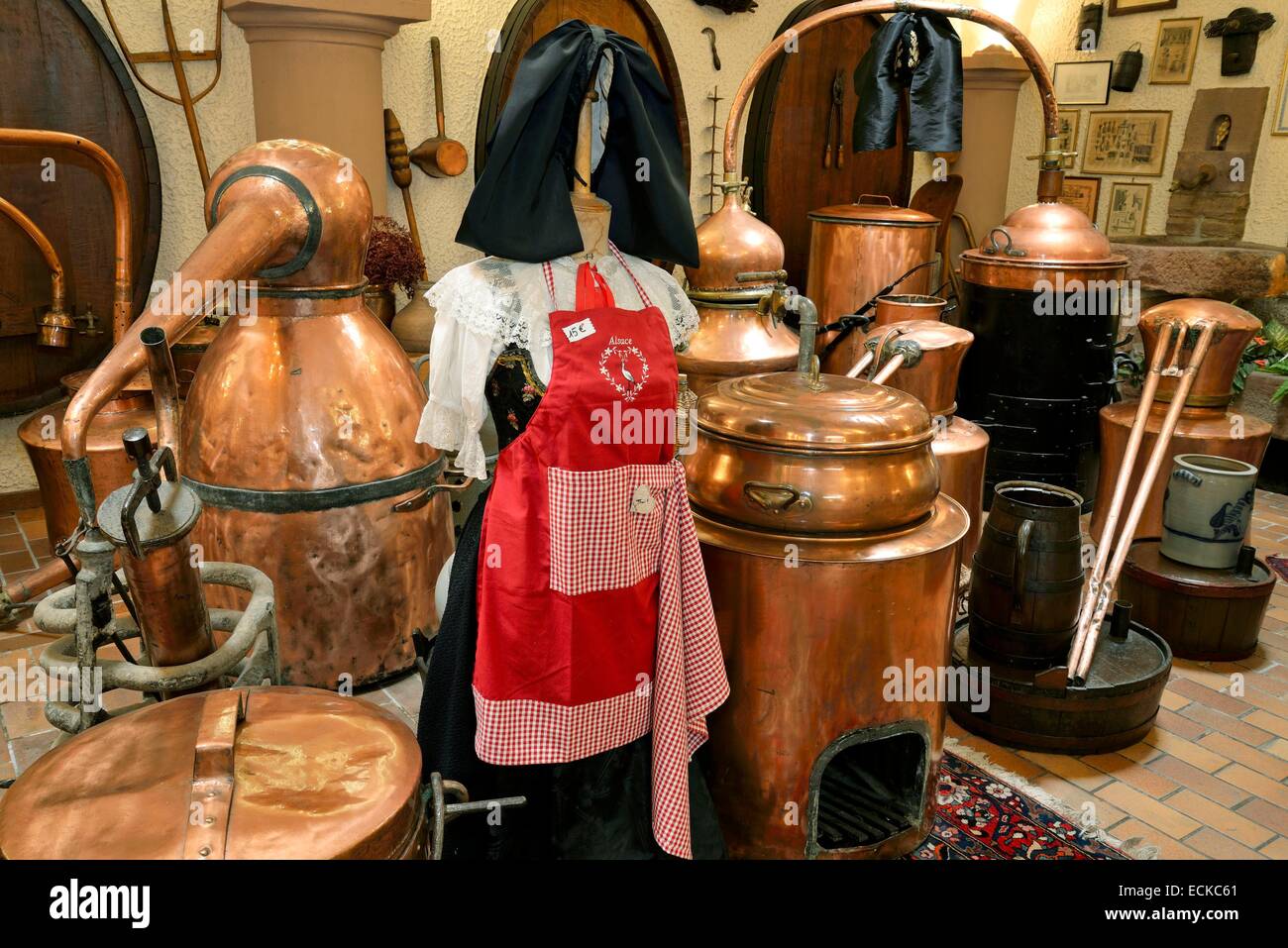 The artisanal distillery hi-res stock photography and images - Alamy