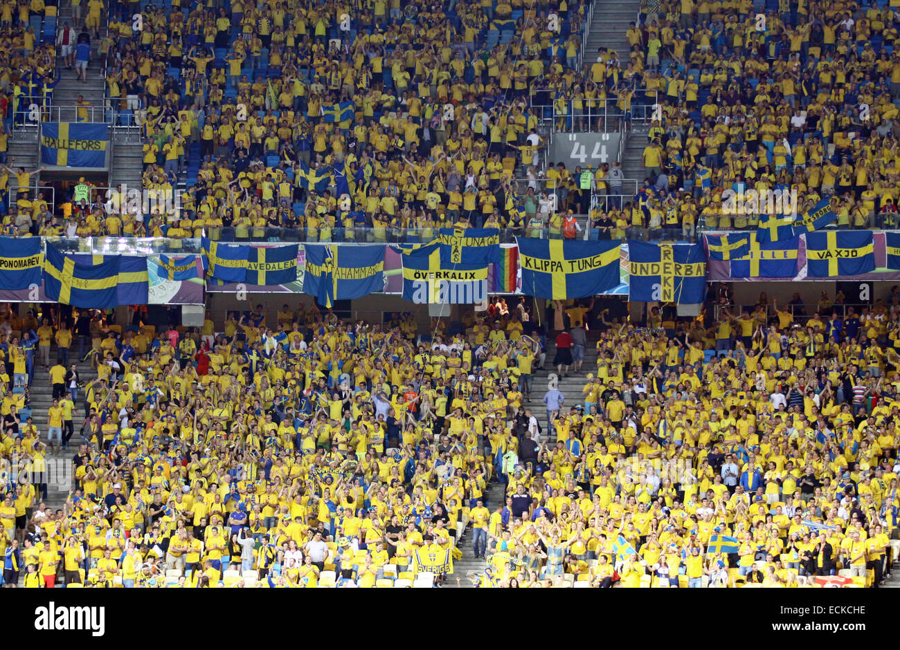 Sweden Fans Stadium success team ultras winner yellow hi-res stock photography and ...