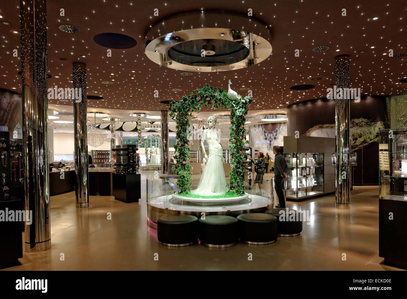 Austria, Tyrol, Wattens, Swarovski Crystal Worlds, (Swarovski  Kristallwelten) art collection, museum, the largest Swaroski shop in the  world Stock Photo - Alamy