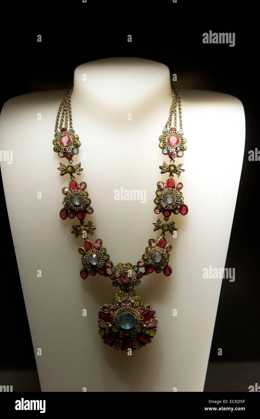 Austria, Tyrol, Wattens, Swarovski Crystal Worlds, (Swarovski Kristallwelten)  art collection, museum, exposure on the history of the family company,  Necklace with pendant (1930 Stock Photo - Alamy
