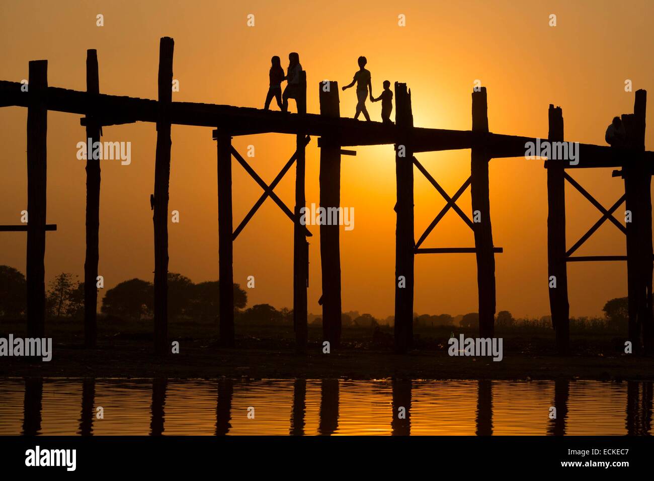 Amarapura u bein bridge hi-res stock photography and images - Alamy