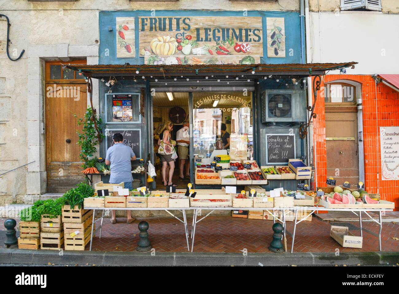 France, Var, Salernes, Theodore Bouge Courts, stall of the fruit seller and the vegetables Stock Photo