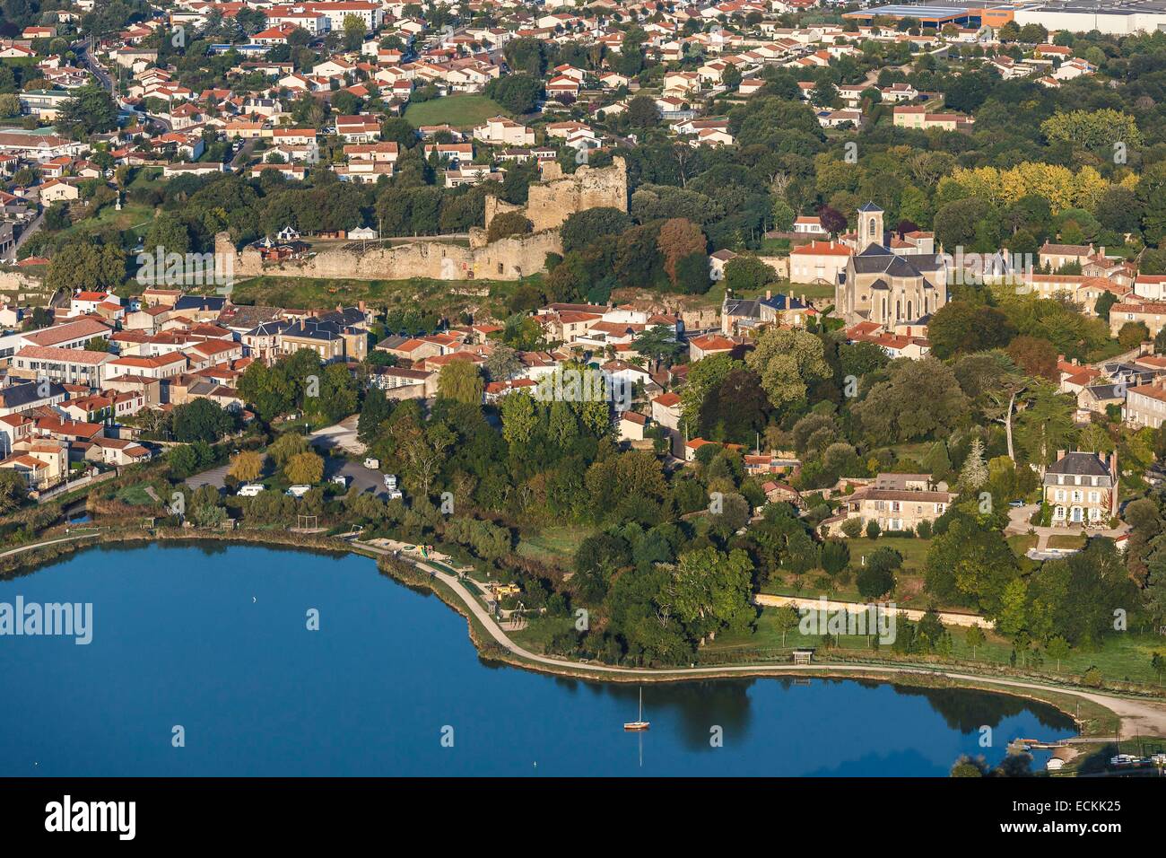 France, Vendee, Talmont Saint Hilaire, the village, the castle, the