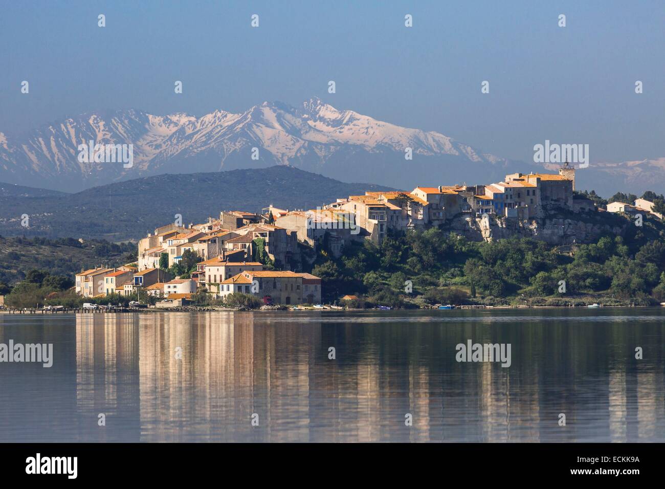 France aude bages village lake hi-res stock photography and images - Alamy