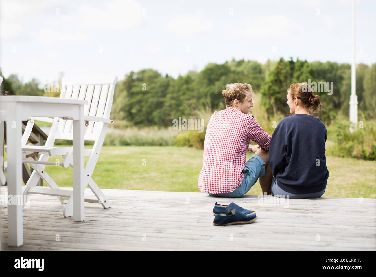 Two women sit on porch hi-res stock photography and images - Alamy