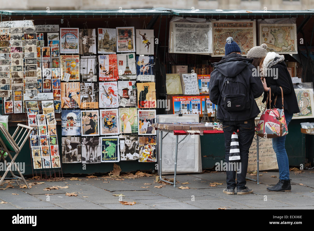 Two tourists by a bouquinistes shop, Paris, France. Stock Photo