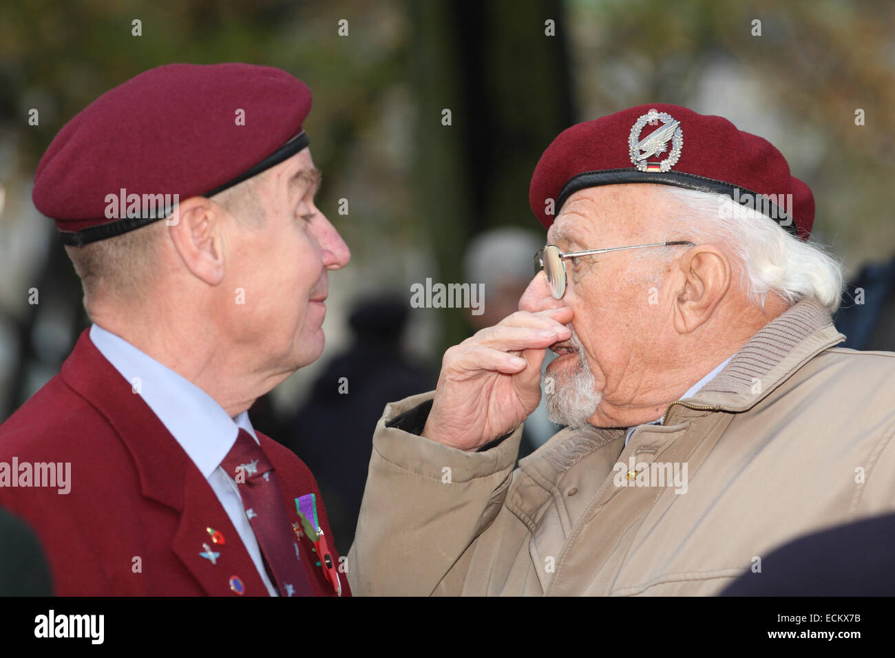 british and german paratroopers at remembrance day in the UK Stock Photo