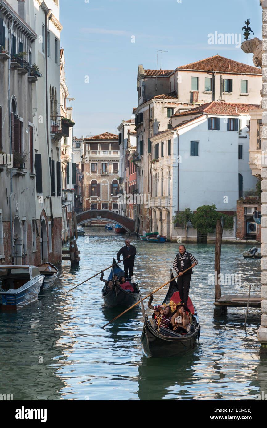 Gondolas venice hi-res stock photography and images - Alamy