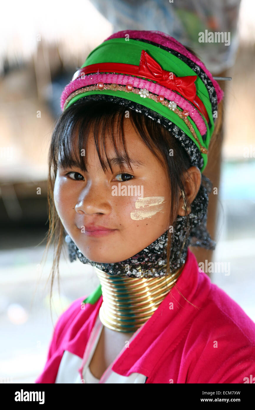 Giraffe women wearing brass rings on their necks in the Long Necked