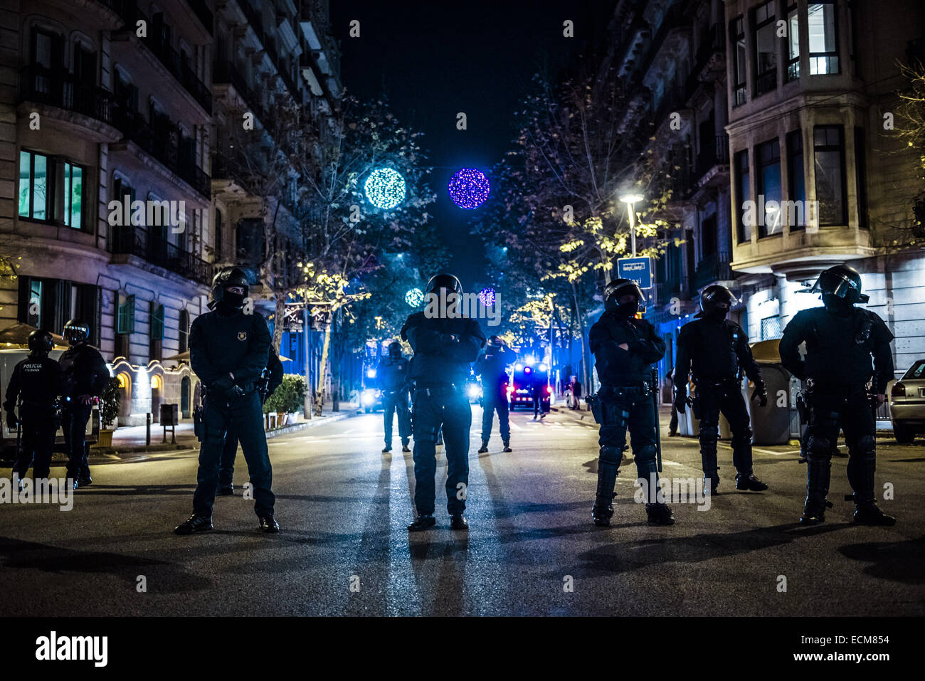 Barcelona, Spain. 16th December, 2014. Riot police agents of the Mossos ...
