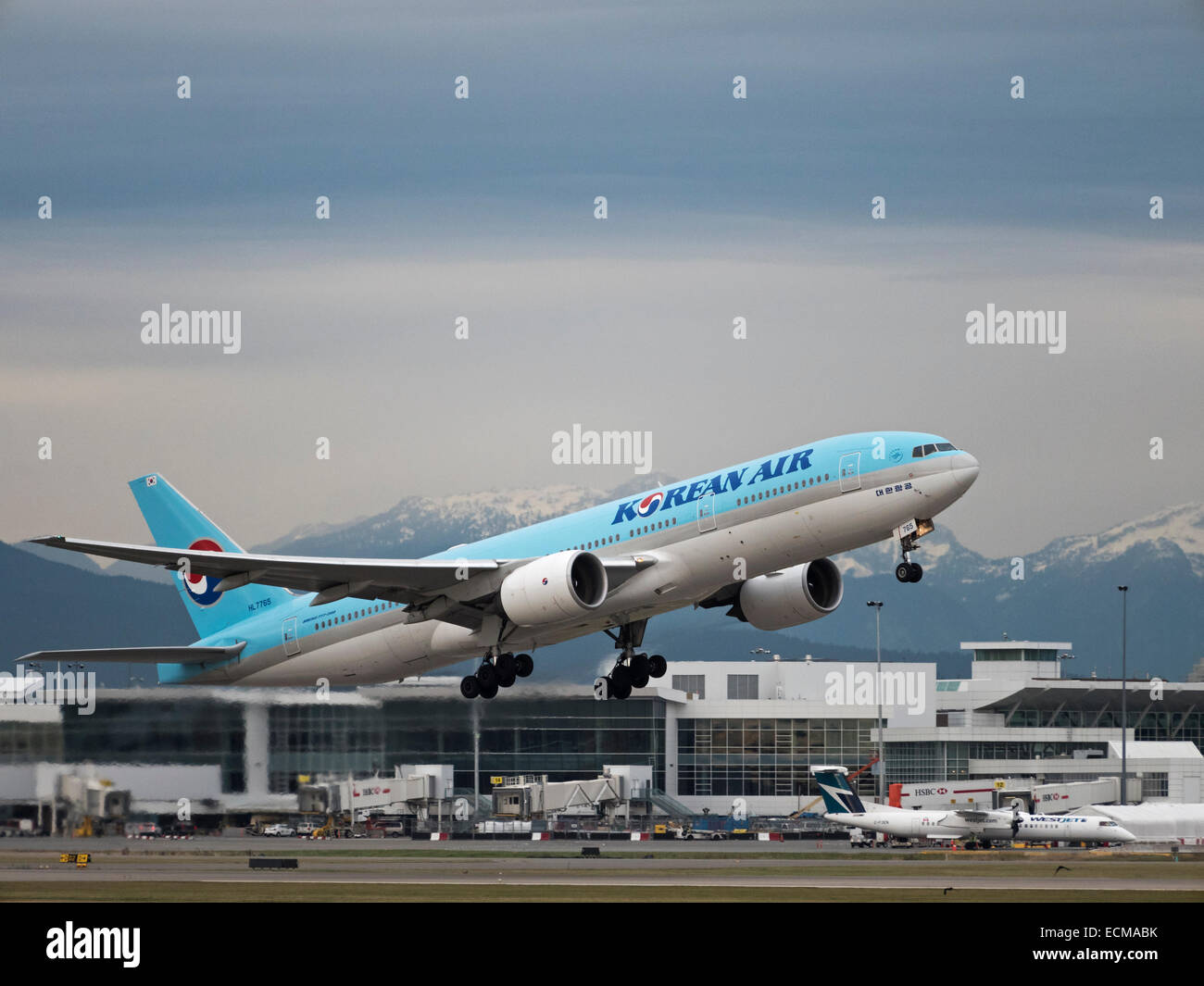 Korean Air Airlines plane airplane Boeing 777-200ER (HL7765) airliner taking off Vancouver International Airport Stock Photo