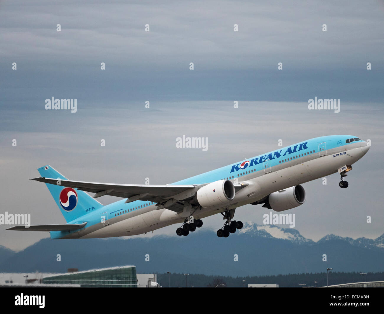 Korean Air airlines plane Boeing 777-200ER (HL7765) airliner taking off  Vancouver International Airport Stock Photo