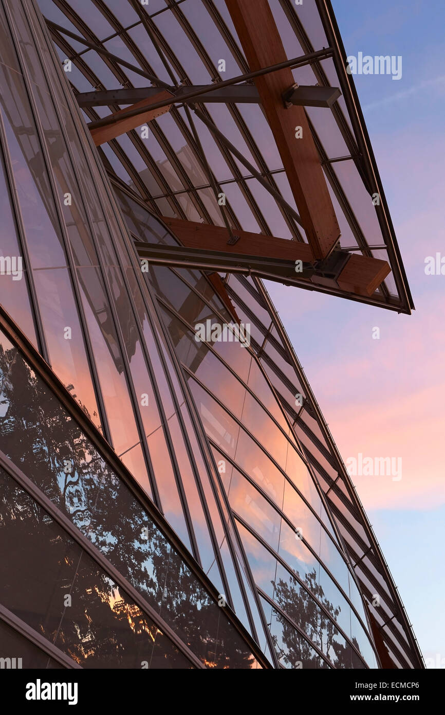 Fondation Louis Vuitton, Paris, France. Architect: Gehry Partners LLP, 2014. Detail of glass sails at sunset. Stock Photo