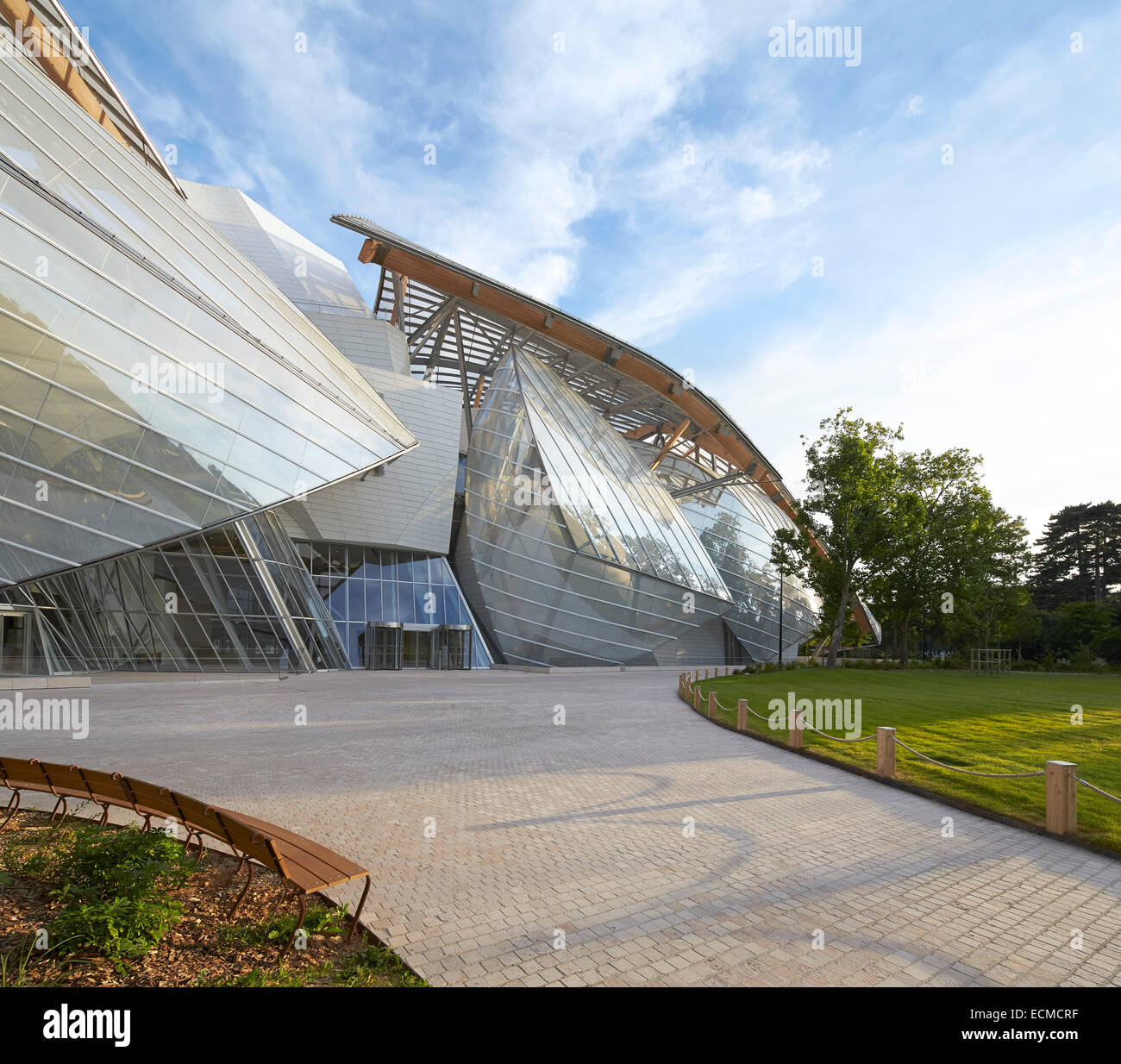 Fondation Louis Vuitton, Paris, France. Architect: Gehry Partners Stock Photo - Alamy