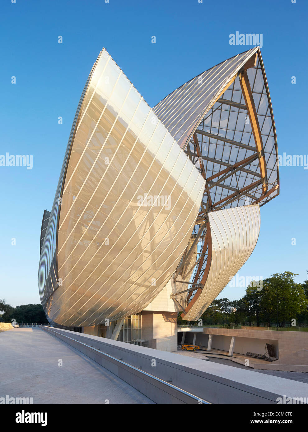 Fondation Louis Vuitton, Paris, France. Architect: Gehry Partners Stock Photo: 76666478 - Alamy
