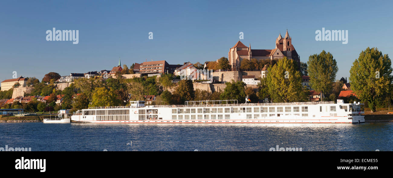 View over the Rhine to Münsterberg with St. Stephen&#39;s Cathedral, Breisach, Kaiserstuhl, Breisgau, Black Forest Stock Photo